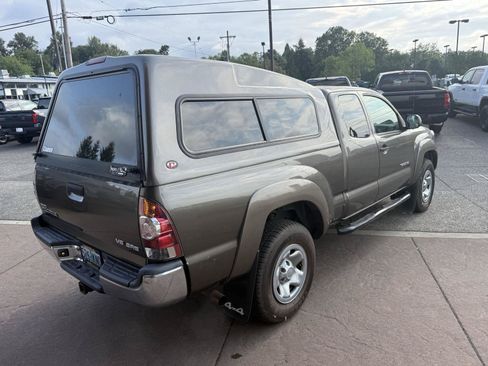 Used 2012 Toyota Tacoma 4x4 Access Cab V6 w/ SR5 Pkg image 6