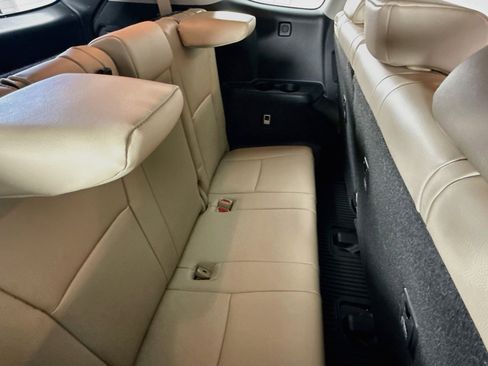 Used 2023 Toyota Highlander XLE AWD/4WD image 25