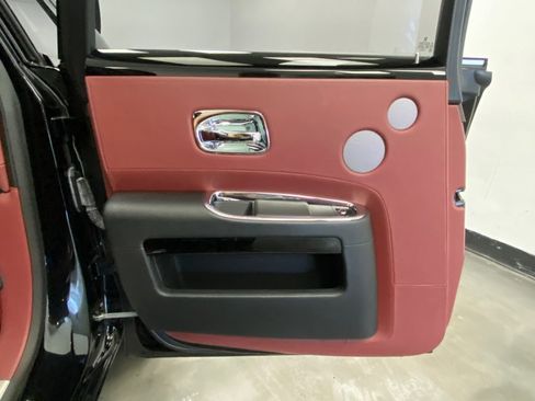 Used 2015 Rolls-Royce Ghost image 47