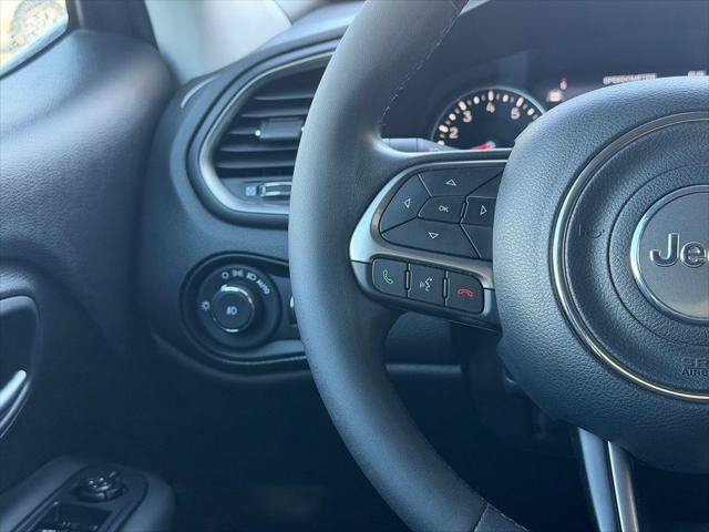 Certified 2022 Jeep Renegade Latitude AWD/4WD image 12