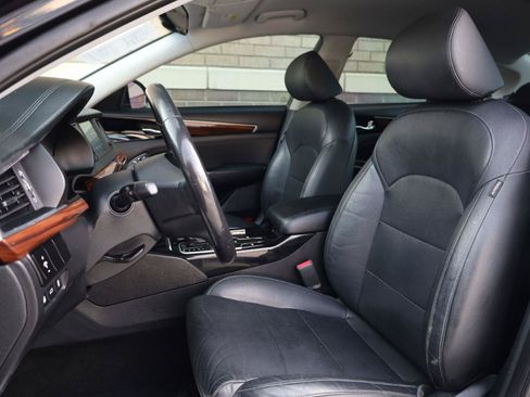 Used 2017 Kia Cadenza Premium FWD image 15