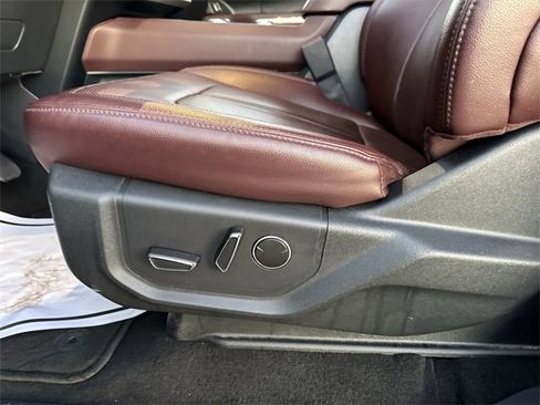 Used 2024 Ford Expedition Limited image 12