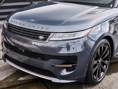 Used 2025 Land Rover Range Rover Sport Dynamic SE AWD/4WD image 6
