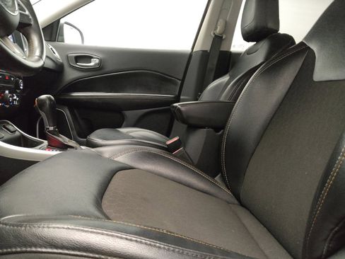 Used 2021 Jeep Compass Latitude FWD image 17