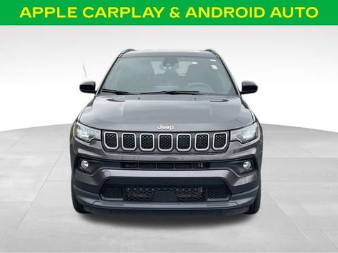 Used 2023 Jeep Compass Latitude w/ Convenience Group AWD/4WD image 3