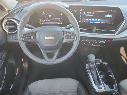 Used 2026 Chevrolet Trax LT FWD image 9