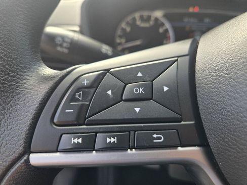 Used 2023 Nissan Altima 2.5 SV FWD image 16