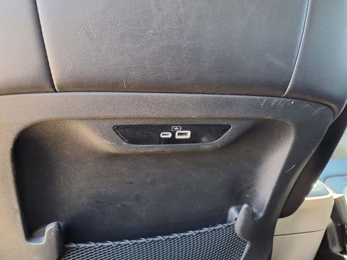 Used 2023 Chrysler Pacifica Touring-L FWD image 15