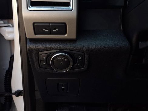 Used 2015 Ford F150 Lariat image 13