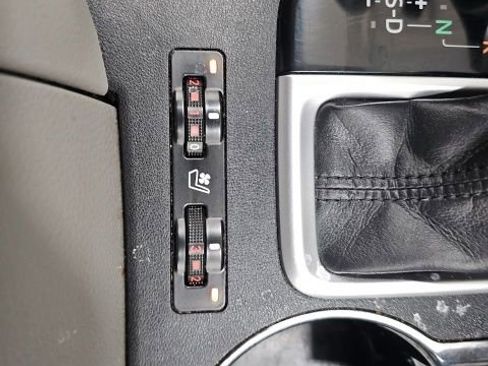 Used 2014 Toyota Highlander Limited image 23