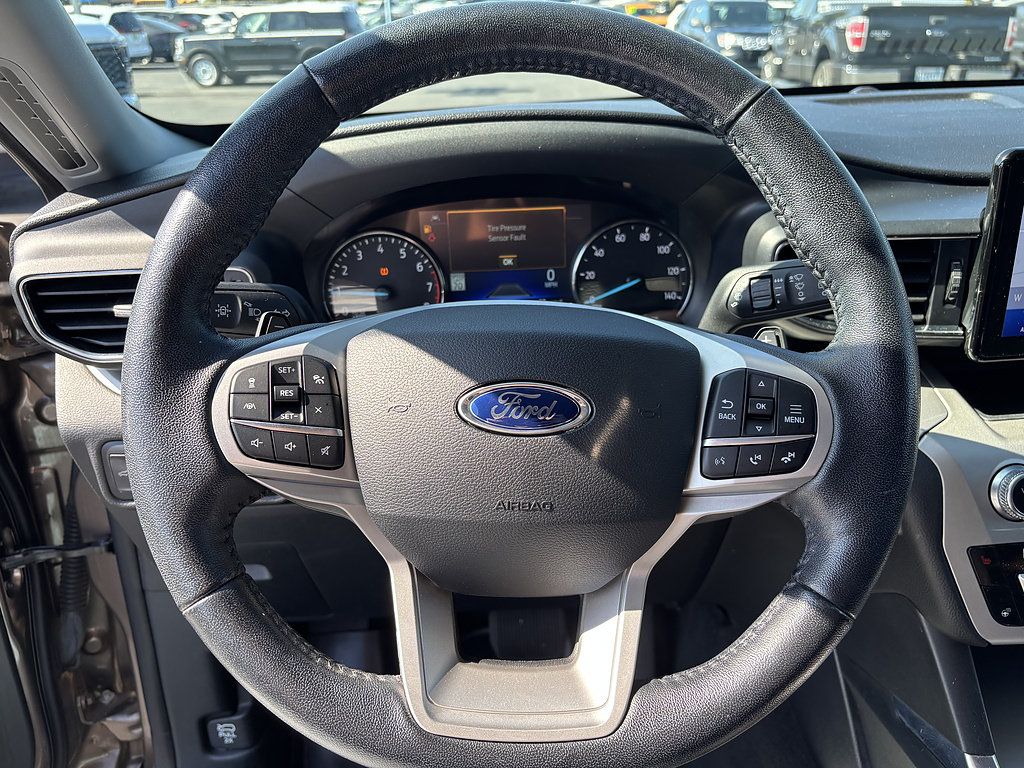 Used 2021 Ford Explorer XLT w/ Equipment Group 202A AWD/4WD image 25