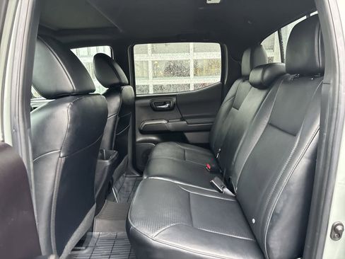 Used 2023 Toyota Tacoma TRD Sport w/ TRD Premium Sport Package image 7