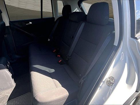 Used 2018 Volkswagen Tiguan Limited image 25