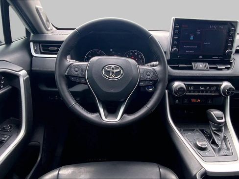 Used 2022 Toyota RAV4 XLE Premium AWD/4WD image 5