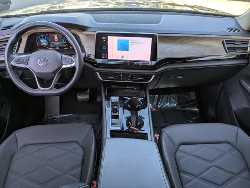 Used 2024 Volkswagen Atlas SE image 16