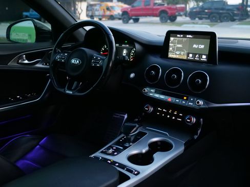 Used 2018 Kia Stinger GT2 image 19