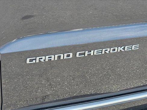 Used 2015 Jeep Grand Cherokee Summit w/ Platinum Series Group AWD/4WD image 8
