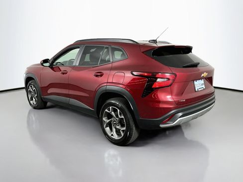 Used 2025 Chevrolet Trax LT FWD image 6