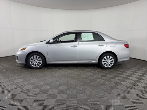 Used 2013 Toyota Corolla LE image 11