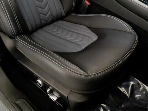 Used 2023 Maserati Levante GT AWD/4WD image 33