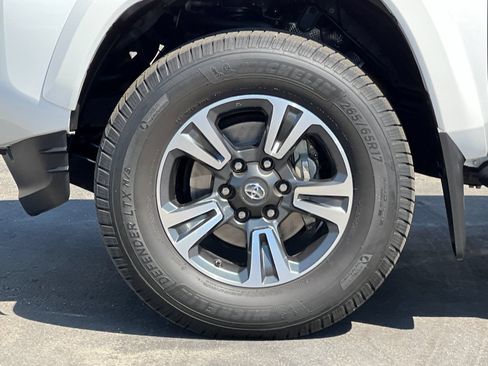 Used 2018 Toyota Tacoma TRD Sport w/ Technology Package RWD image 24