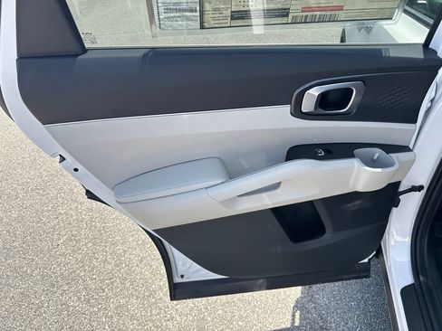 New 2025 Kia Sorento S w/ Panoramic Sunroof Package image 21