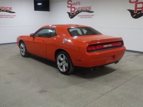 Used 2010 Dodge Challenger R/T image 2