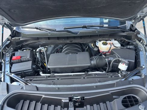 Used 2025 Chevrolet Suburban Z71 image 34