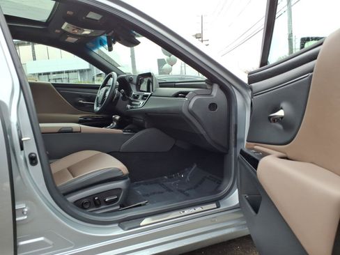 Used 2025 Lexus ES 350 w/ Premium Package image 12