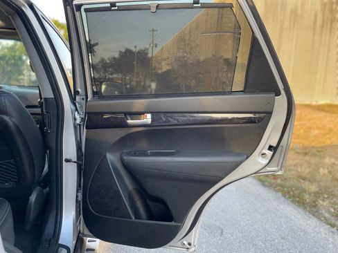 Used 2014 Kia Sorento SX w/ 3rd Row Package image 24