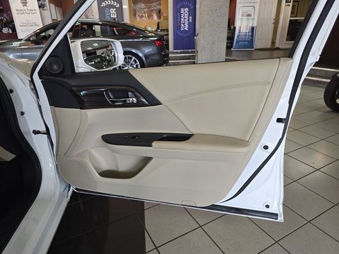 Used 2016 Honda Accord EX image 12