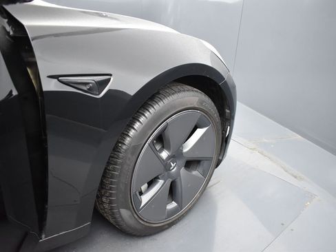 Used 2021 Tesla Model 3 Standard Range Plus image 25