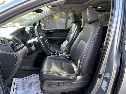 Used 2022 Honda Odyssey Elite image 2