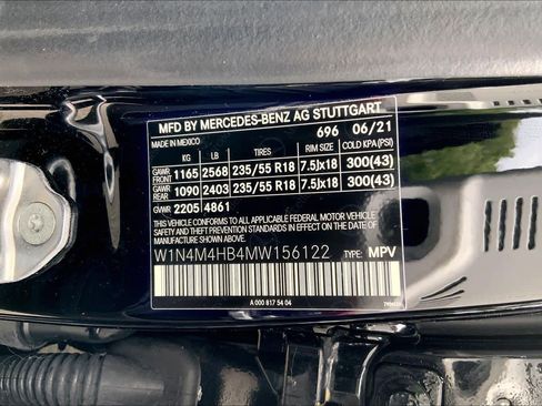 Certified 2021 Mercedes-Benz GLB 250 4MATIC image 37
