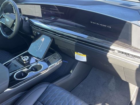 New 2026 Cadillac Escalade IQ Sport 1 w/ LPO, ONYX Package image 21