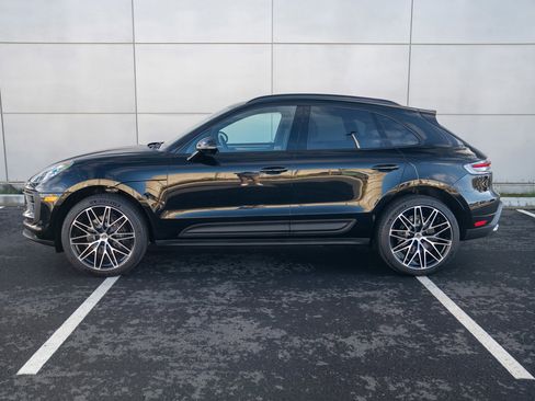 New 2026 Porsche Macan image 2