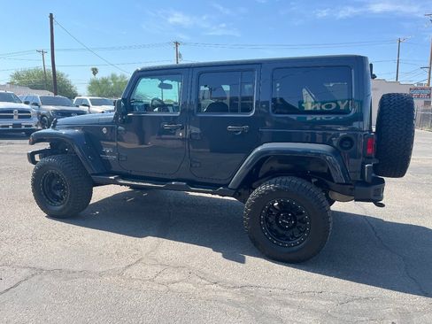 Used 2017 Jeep Wrangler Unlimited Sahara w/ Connectivity Group AWD/4WD image 8
