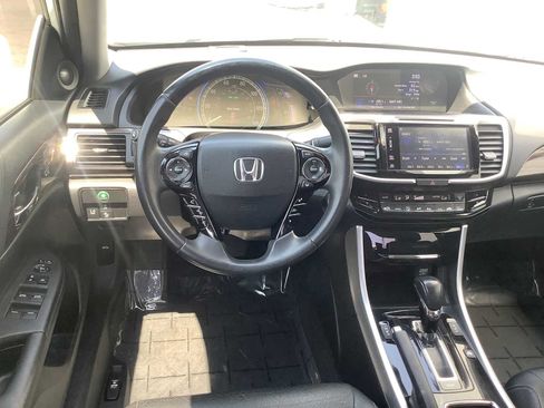 Used 2017 Honda Accord EX-L image 10