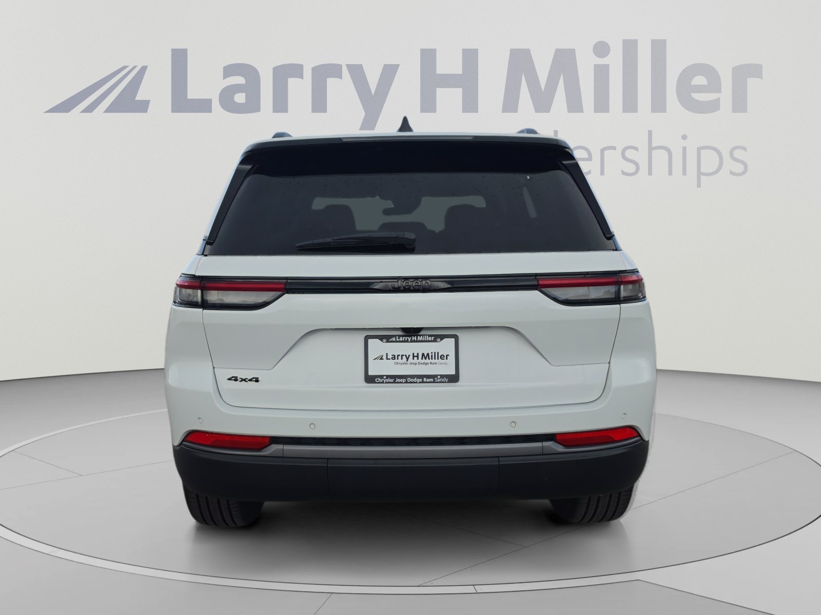 New 2026 Jeep Grand Cherokee Limited w/ Limited Altitude Package AWD/4WD image 4