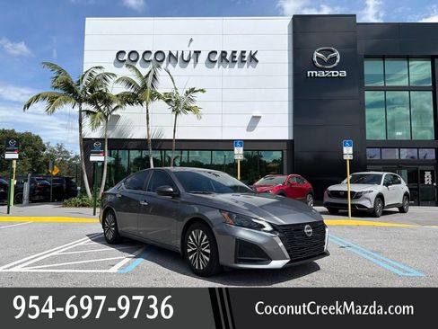 Used 2024 Nissan Altima 2.5 SV FWD image 1