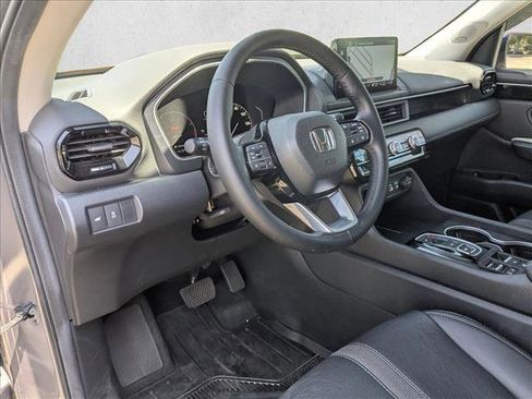 Used 2025 Honda Pilot Touring image 10