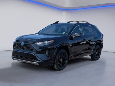 Used 2022 Toyota RAV4 SE w/ Convenience Package image 6