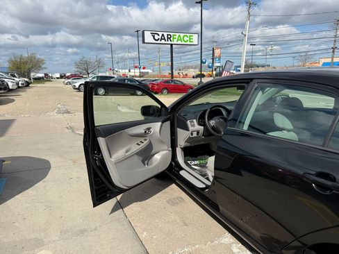 Used 2011 Toyota Corolla LE image 17