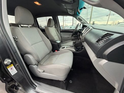 Used 2014 Toyota Tacoma 4x4 Double Cab w/ SR5 Package image 12
