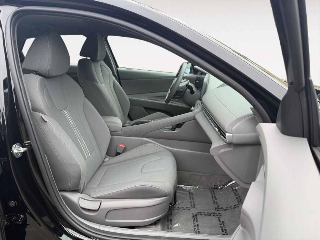 Used 2024 Hyundai Elantra SEL FWD image 25