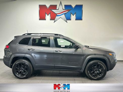 Used 2022 Jeep Cherokee Trailhawk w/ Trailer Tow Group AWD/4WD image 1