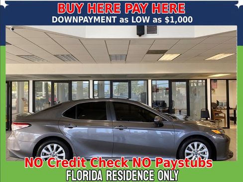 Used 2018 Toyota Camry LE image 24