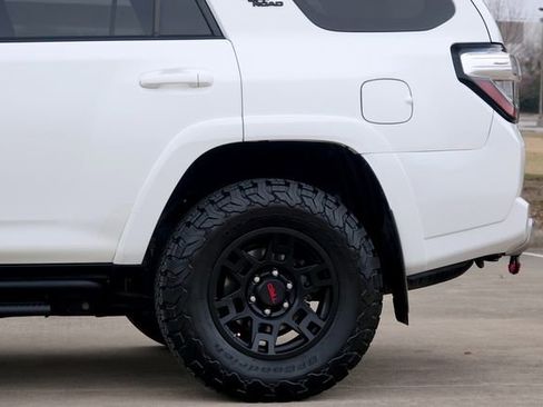 Used 2019 Toyota 4Runner TRD Off-Road Premium image 32