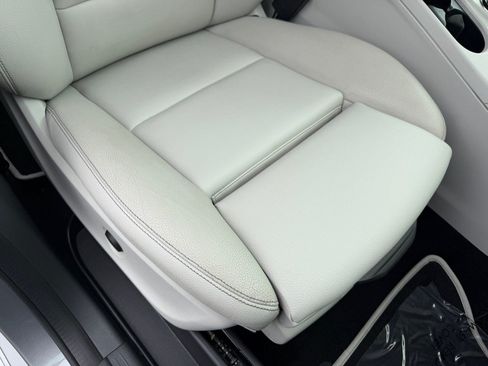 Used 2017 Mercedes-Benz B 250e image 32