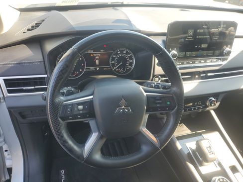 Used 2024 Mitsubishi Outlander SE FWD image 15